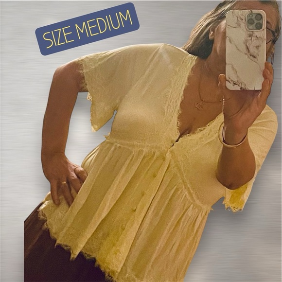 JUNIPER BLUE Pastel Yellow V Neck Top With Lace Detailing Size Medium NW… - Picture 1 of 10